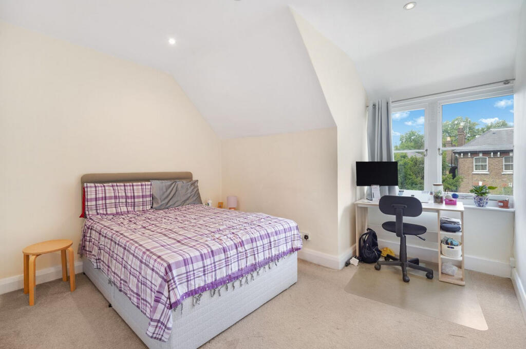 Apartment in London - More