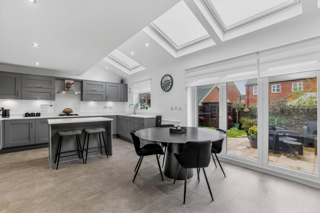 Oatlands Drive, Wixams photo 3