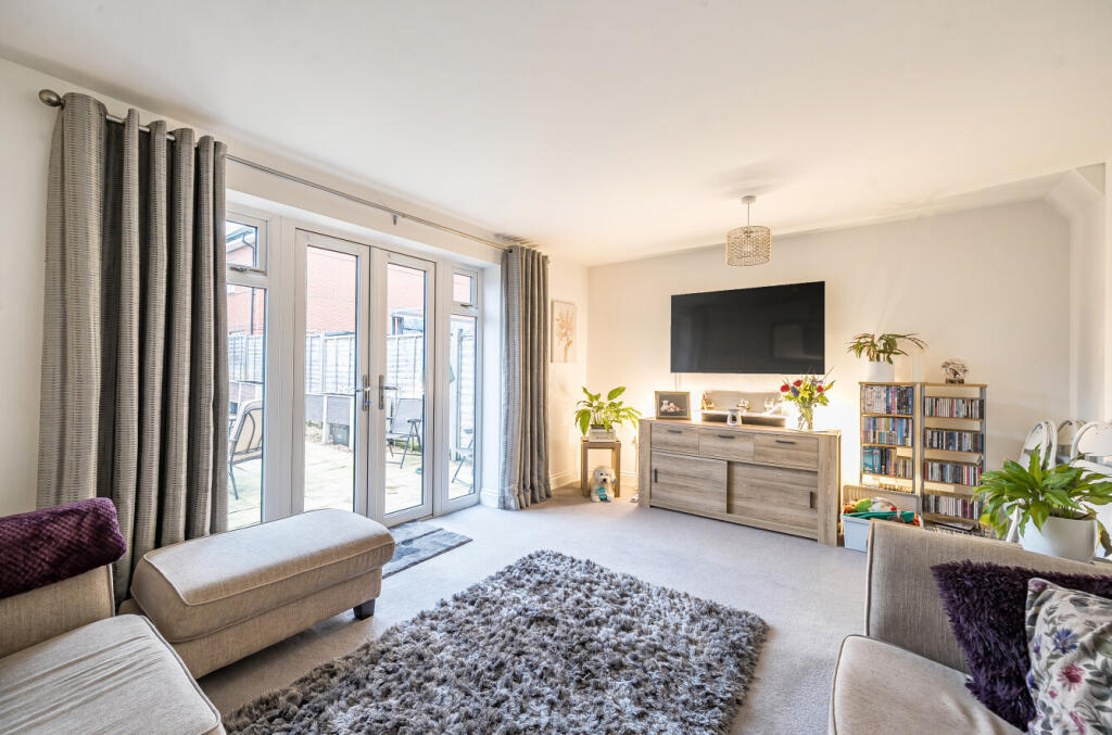 House in Spencers Wood, Ryeish Green, Shinfield - View 4