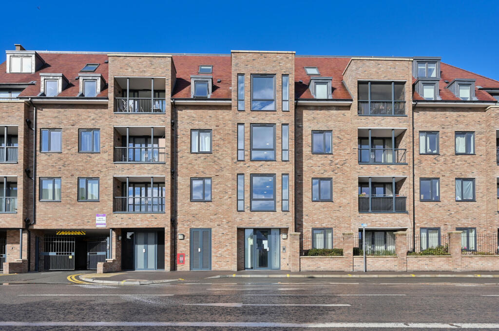 1-bed flat on Watford North, Watford, WD24, £280,000