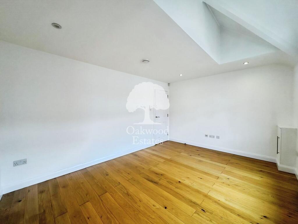 Apartment in Slough - View 5