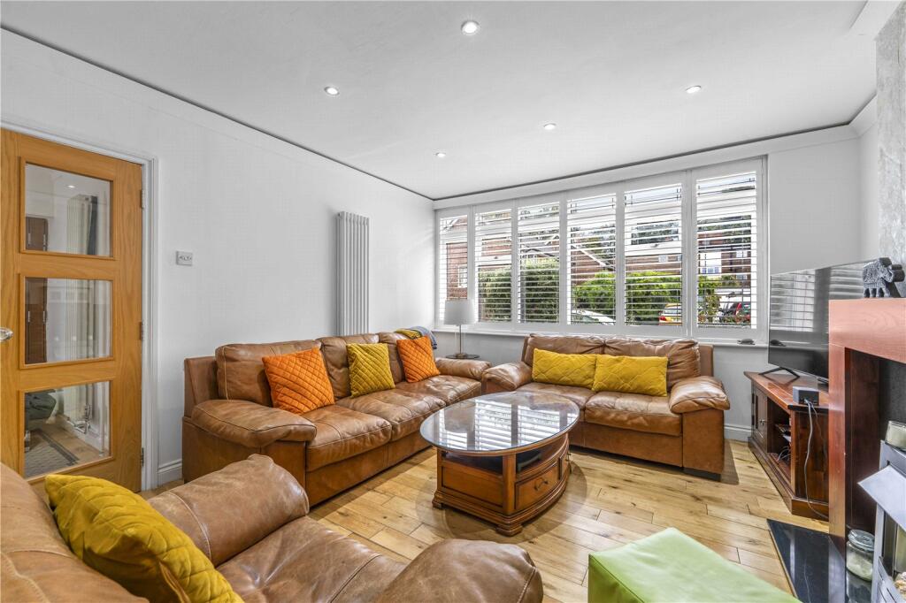 House in London, Hampton - View 3