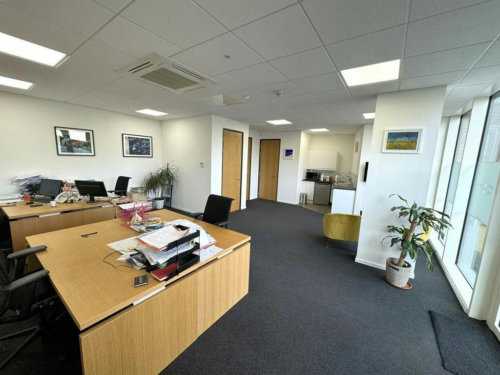 Kew Bridge Unit 2 Brentford 2.jpg