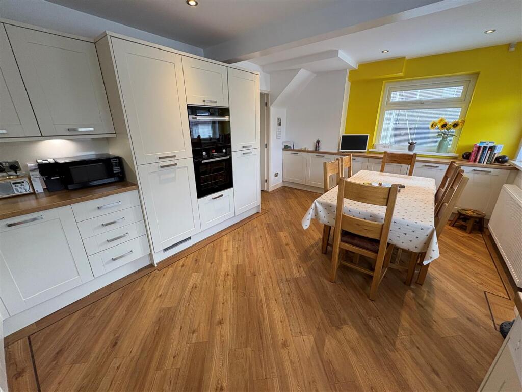 Additional image 9 of Oakleigh Avenue, Clayton, Bradford