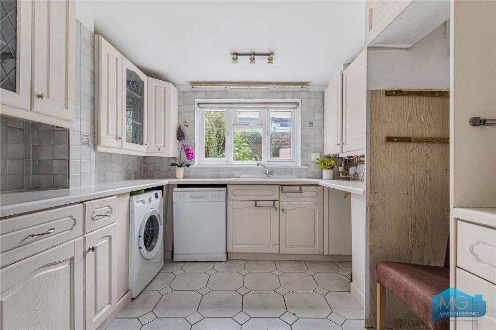 Gainsborough Road, North Finchley, London, N12 photo 4