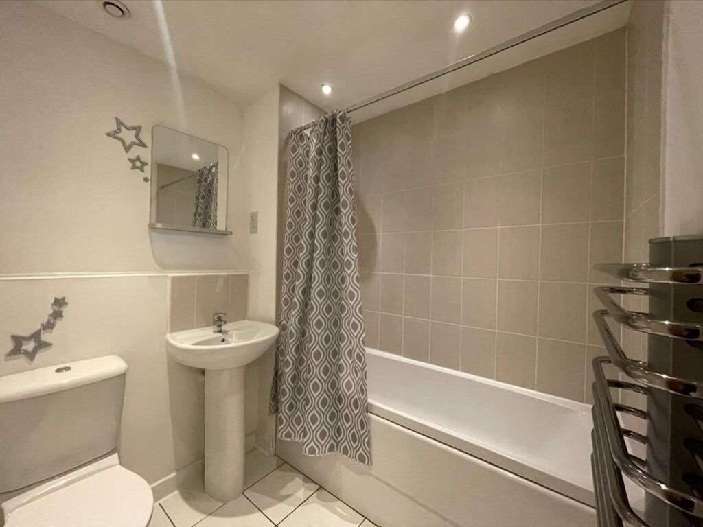 Apartment in Northampton, West Northamptonshire - View 5