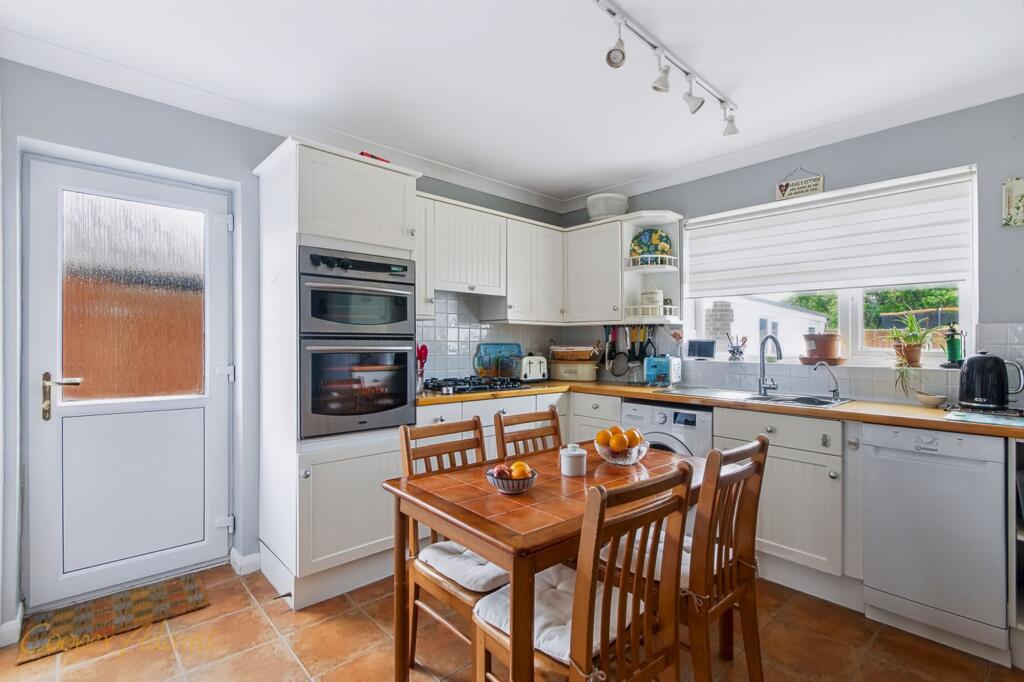 Sutton Avenue, Rustington, BN16 photo 5
