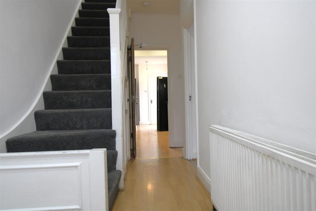 Main image of property: Osidge lane, London N14 5DS