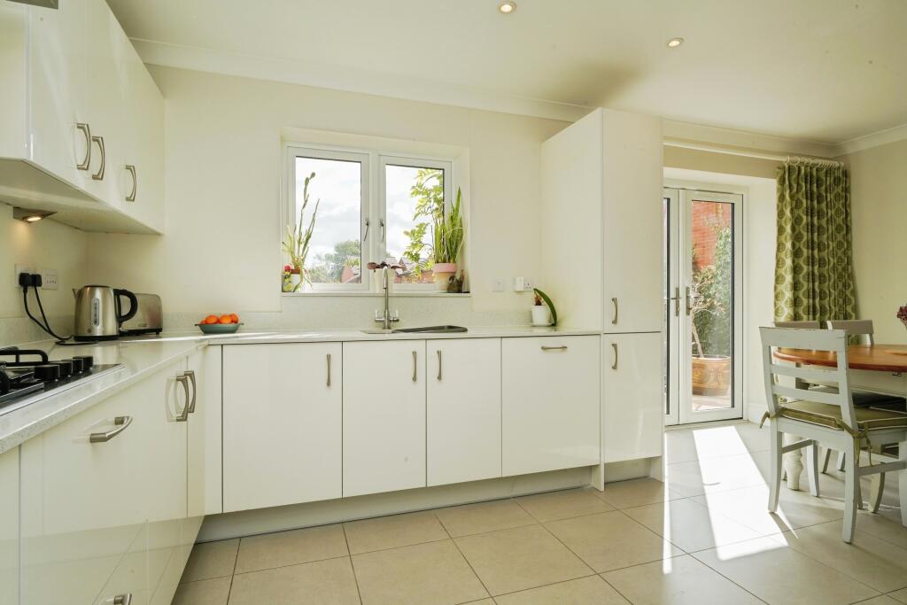 Saffron Grove, Worcester, WR8 photo 4