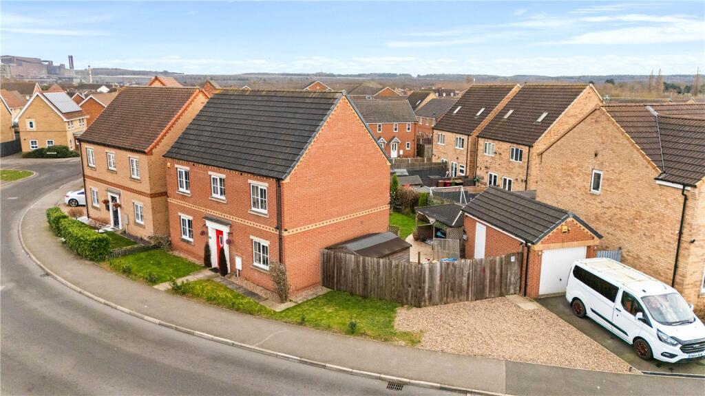 4-bed detached on Dunlin Drive, Scunthorpe, North Lincolnshire, DN16, £275,000