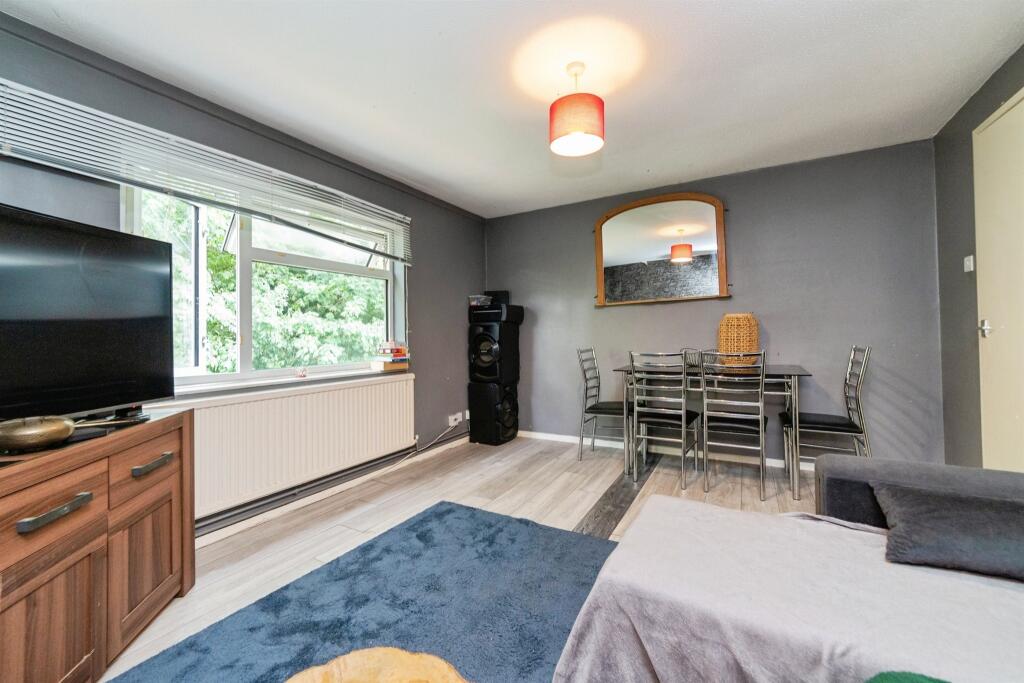 Apartment in Stevenage, Hertfordshire - View 5