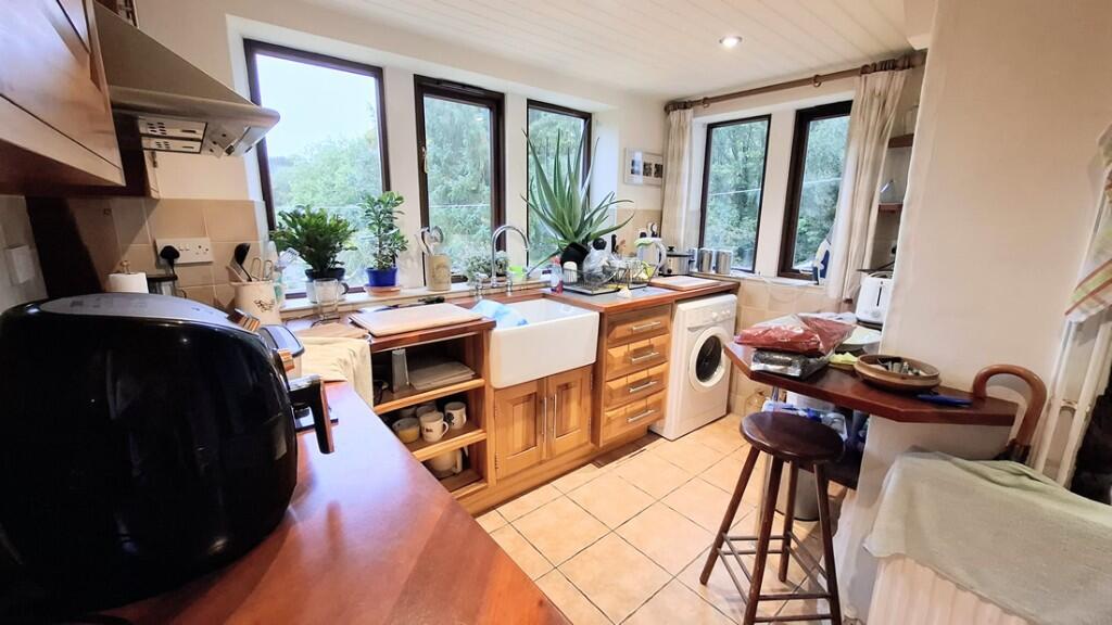 4 Hill End Road Delph OL3 5JA photo 2