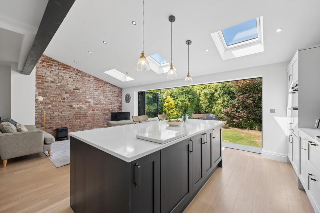 Brooklawn Drive, Didsbury photo 4