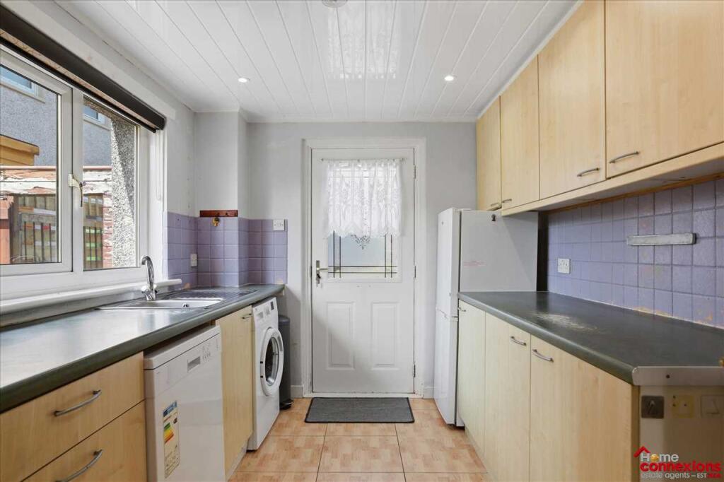 House in East Kilbride, Kelvin Industrial (North), The Murray - More