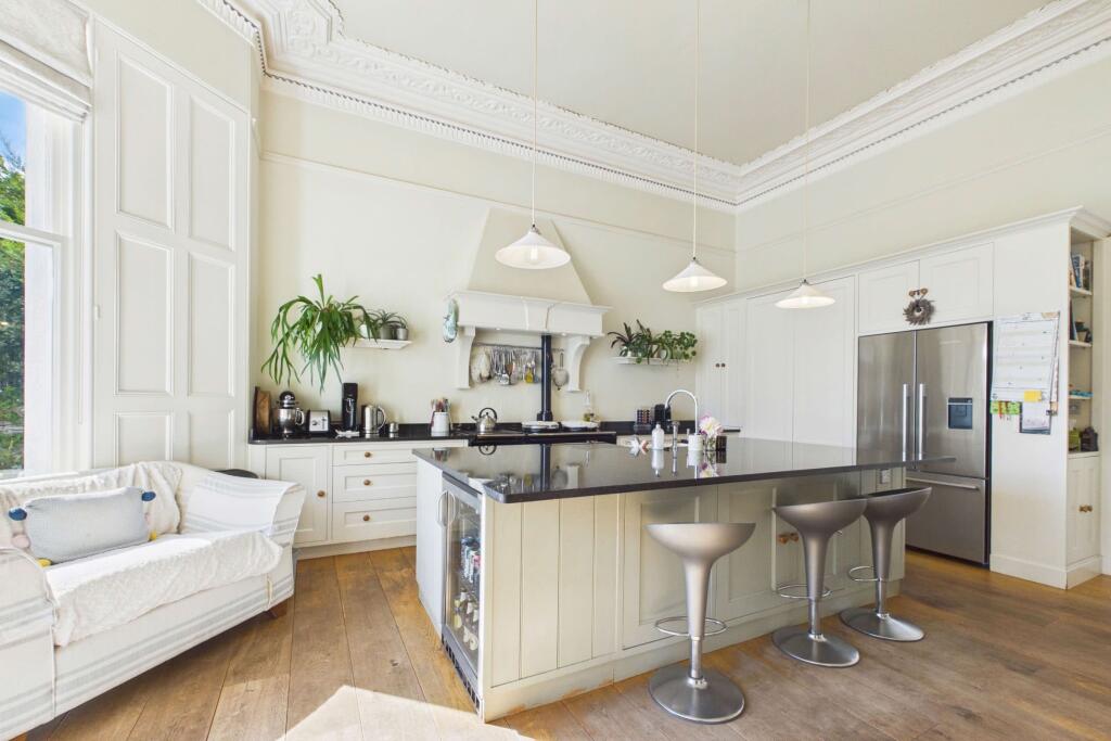 Apartment in Torquay - More