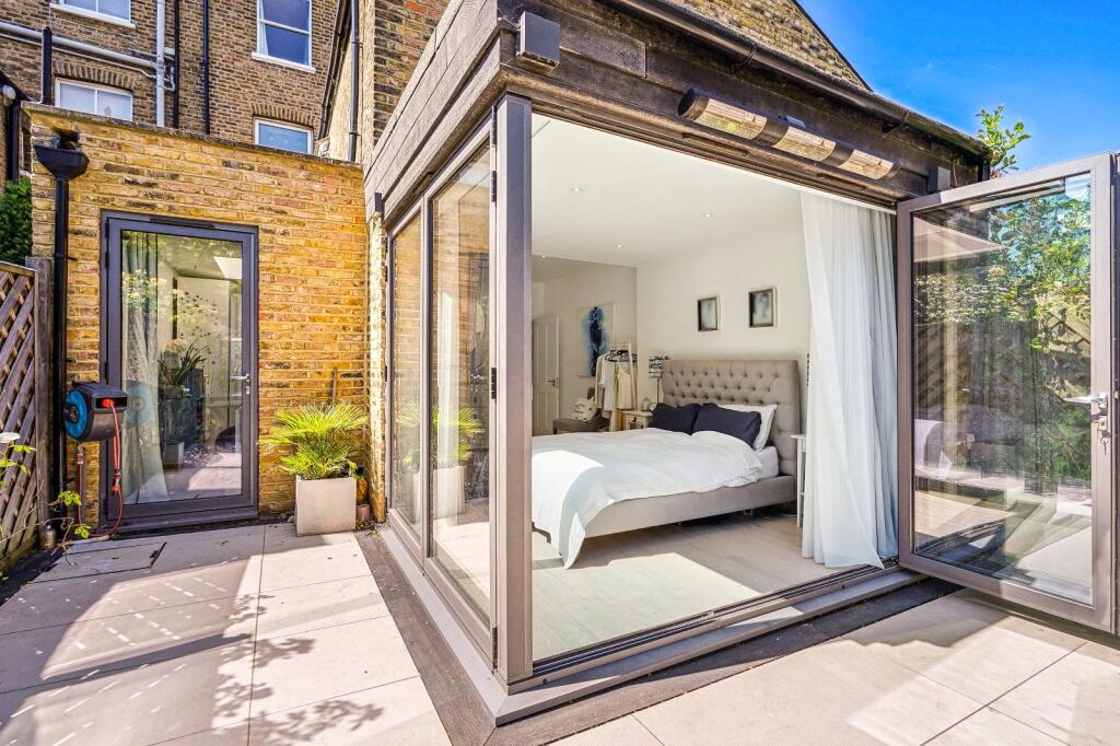 Apartment in London - More