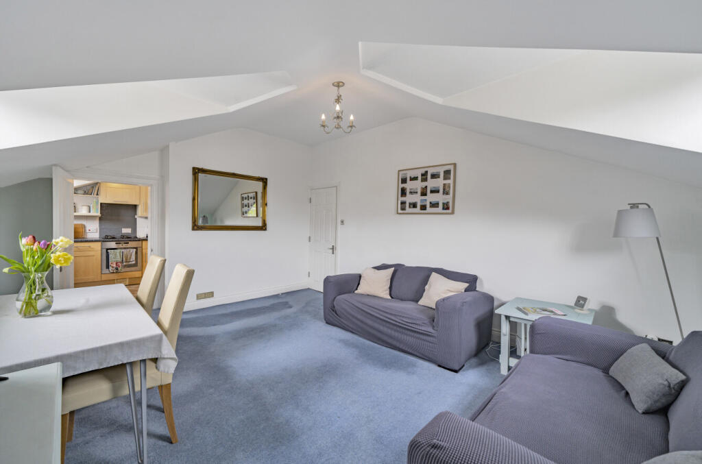 Lansdown Crescent, Cheltenham, Gloucestershire photo 2