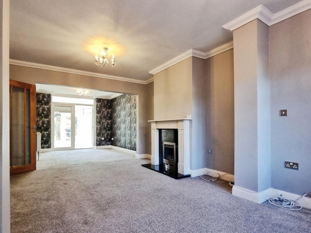 Manor Road, Barton-le-Clay, Bedfordshire, MK45 photo 3