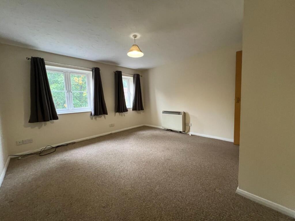 Durham Close, Bury St Edmunds photo 4