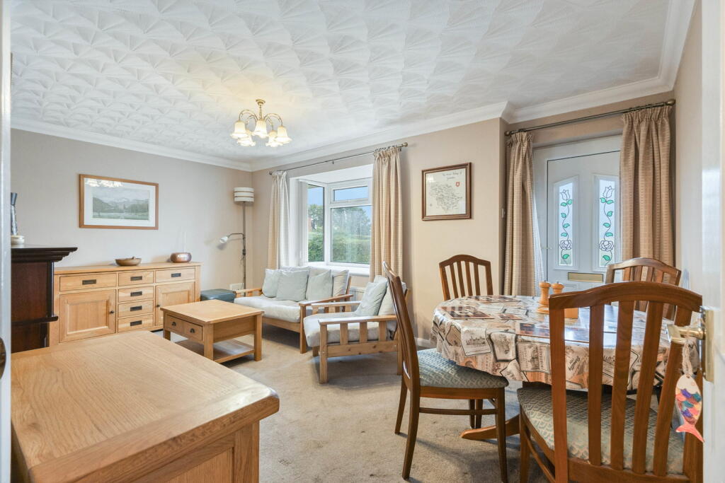 House in Wakefield, Holmfield - View 4