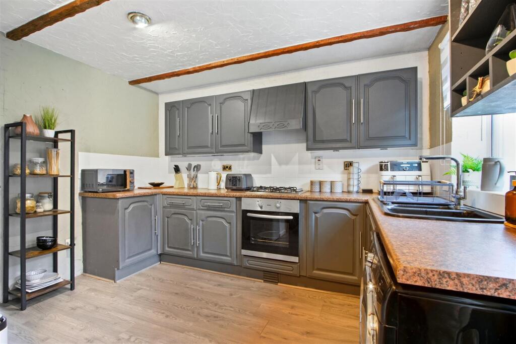 Bamford Avenue, North Wingfield, Chesterfield photo 3