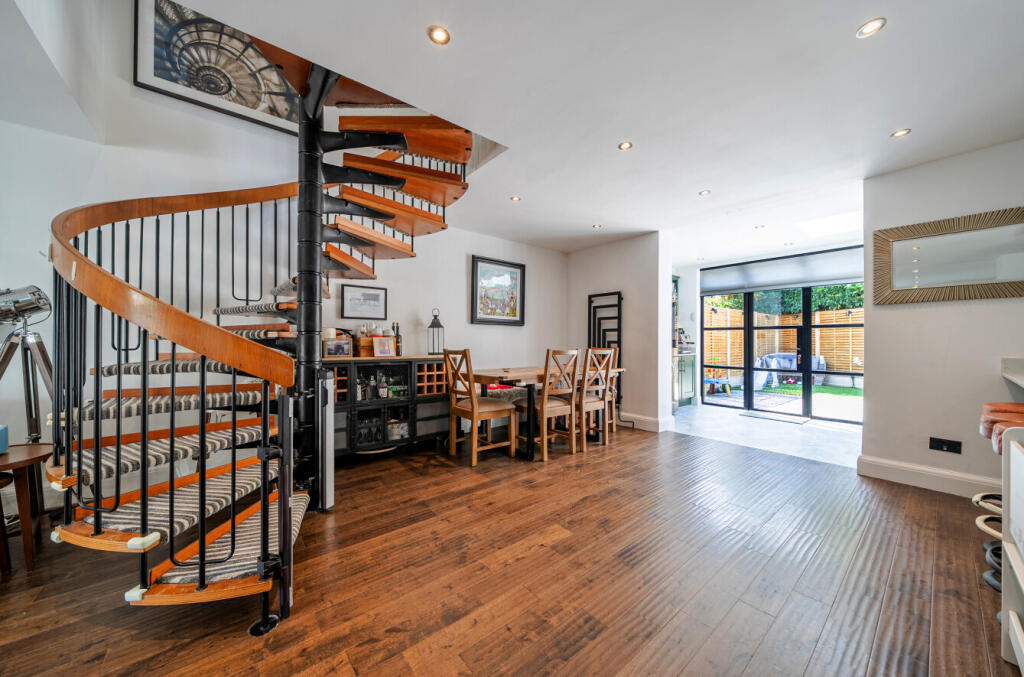 House in Bromley - View 3