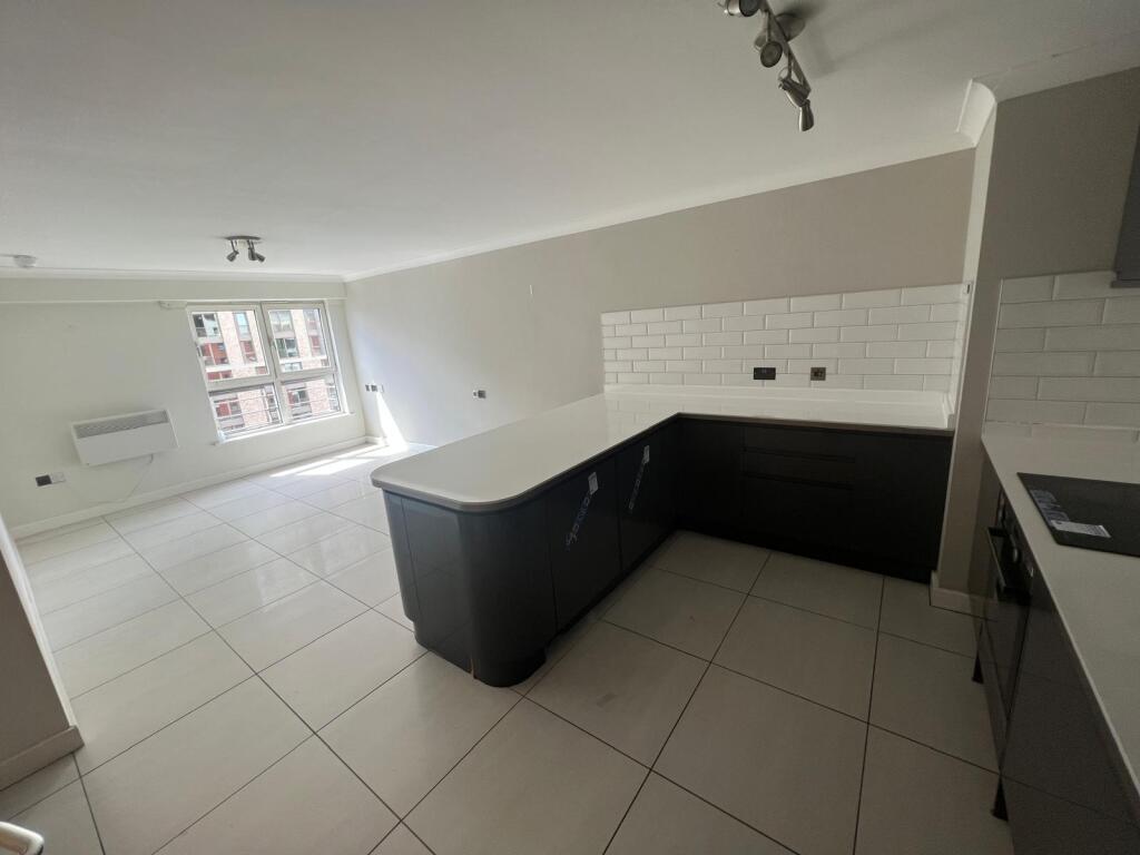 Apartment in Sheffield, Wicker, City Centre - View 5