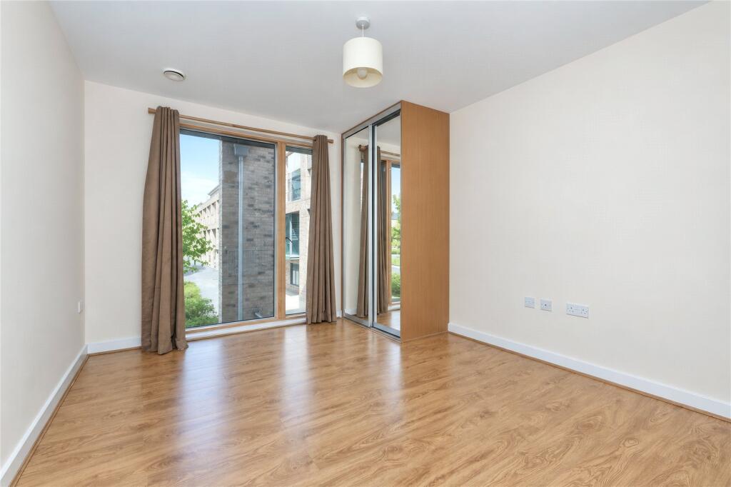 Apartment in Cambridge, Trumpington - View 5
