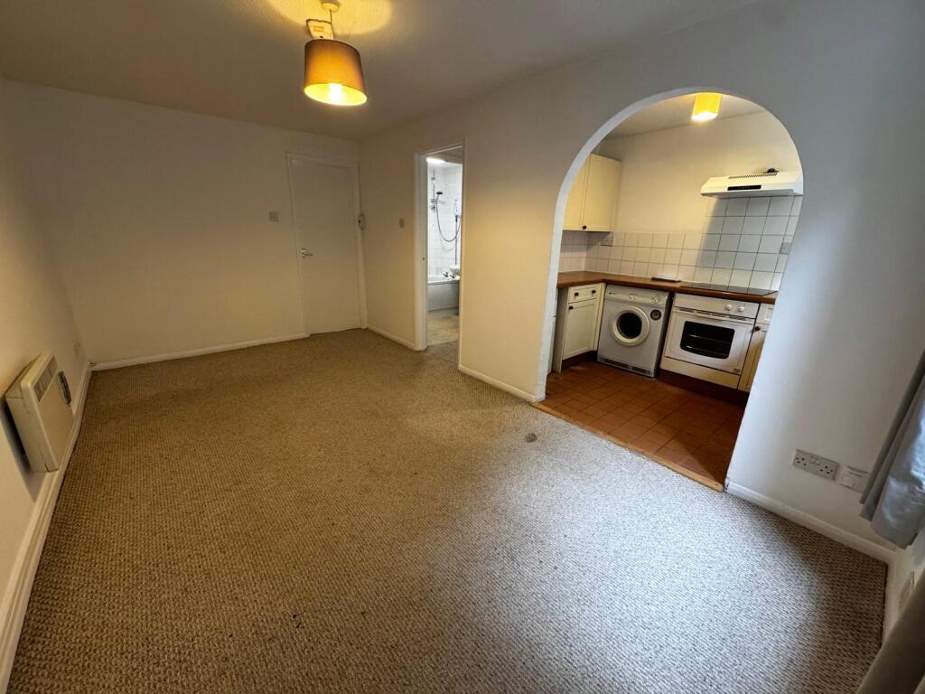 Apartment in Swindon, West Swindon - View 3