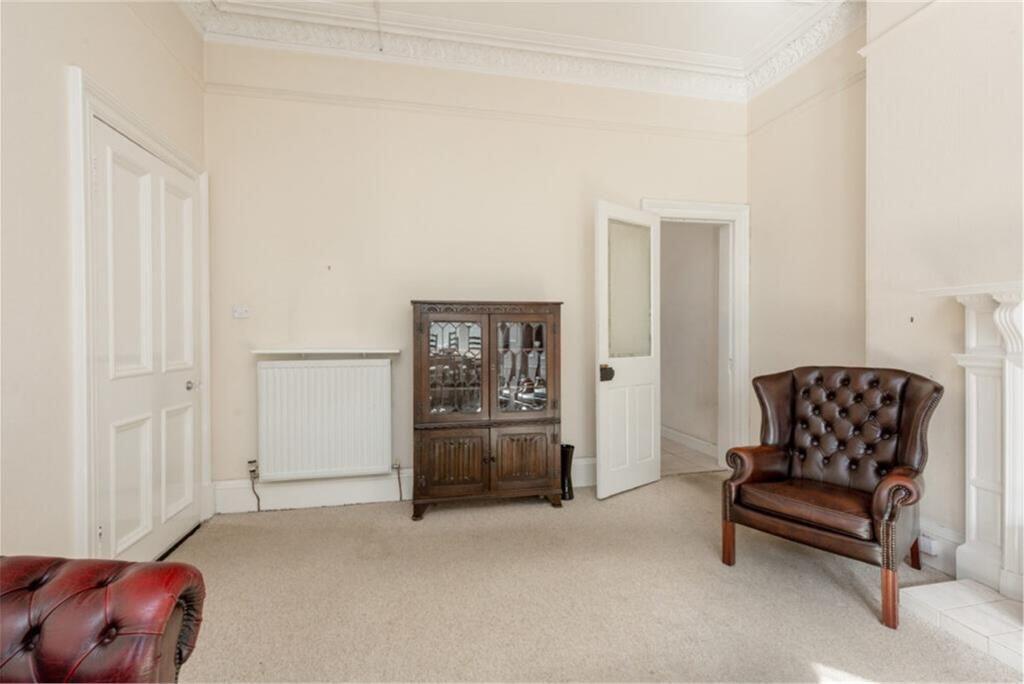 Apartment in Edinburgh, Church Hill, Morningside - View 4
