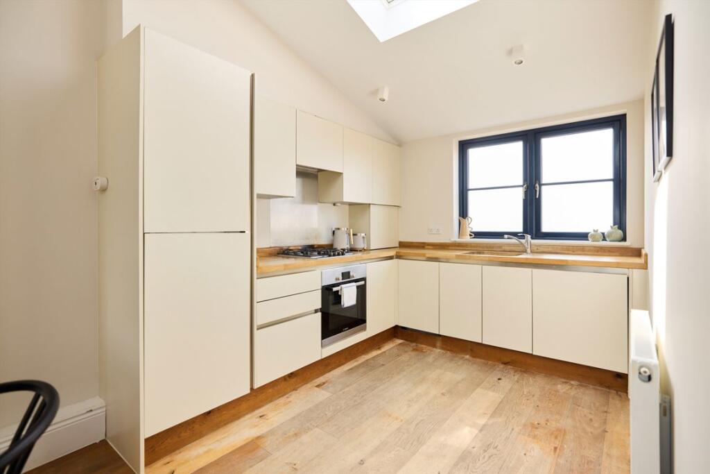 Apartment in London - View 3