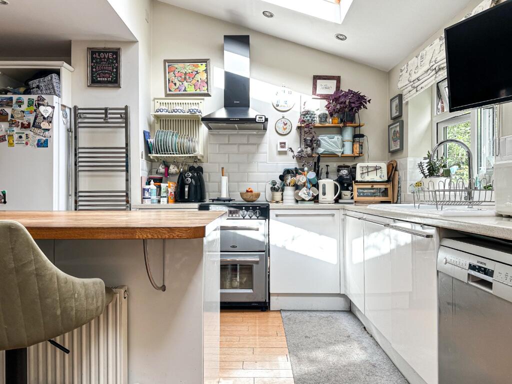 House in Taunton, Monkton Heathfield - More