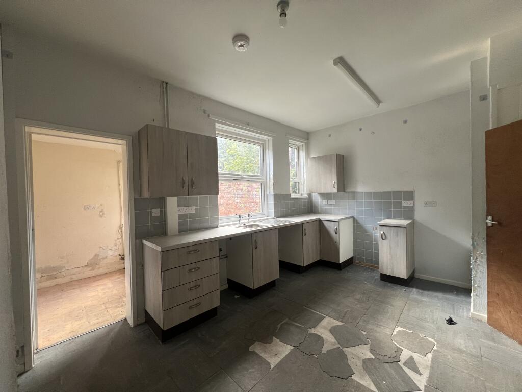 122 Regent Street, Wellington, Telford, Shropshire TF1 1PG photo 5
