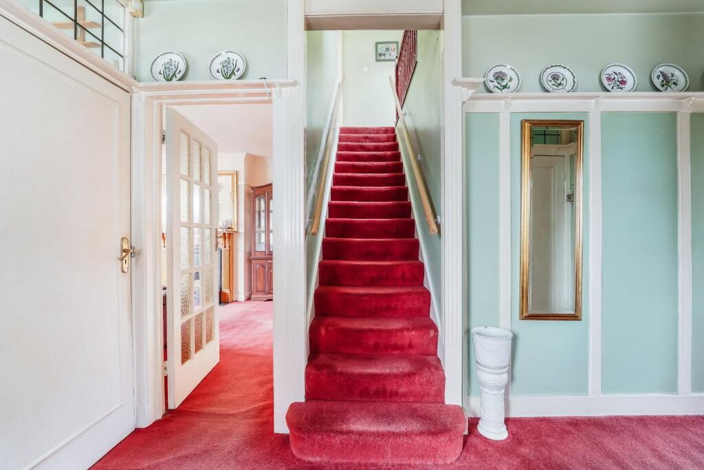 House in Epsom and Ewell, Stoneleigh - View 4