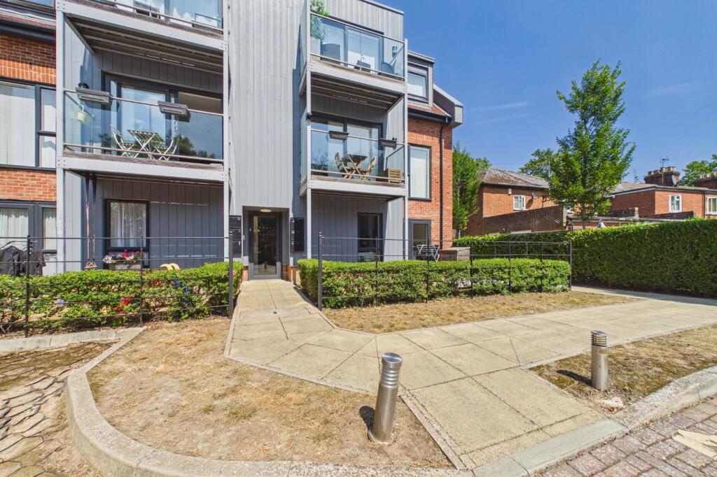 Main image of property: Broad Lane, Bracknell, Berkshire, RG12