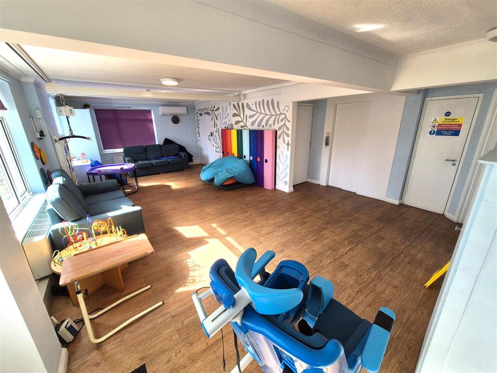 House in Poole, Alderney - View 4