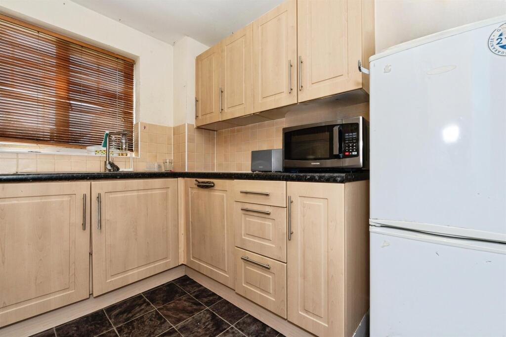 Apartment in Romford - More