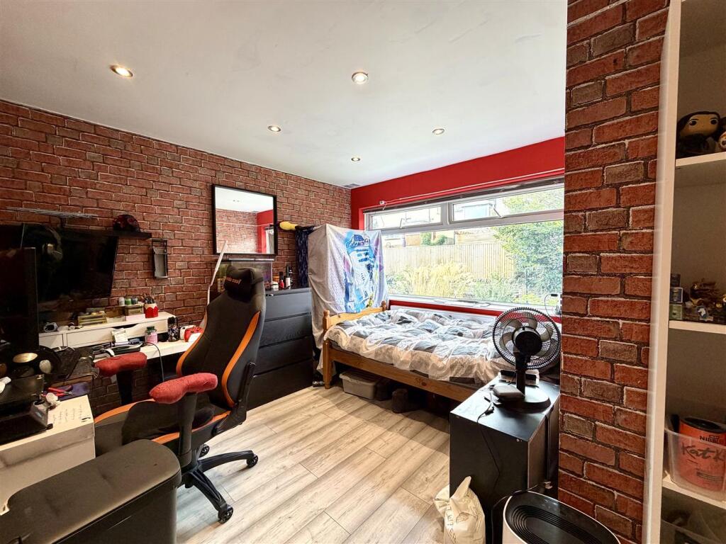 House in Bradford, Keighley - More