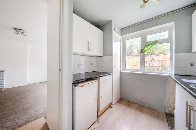 Apartment in Slough, Windsor and Maidenhead - View 4