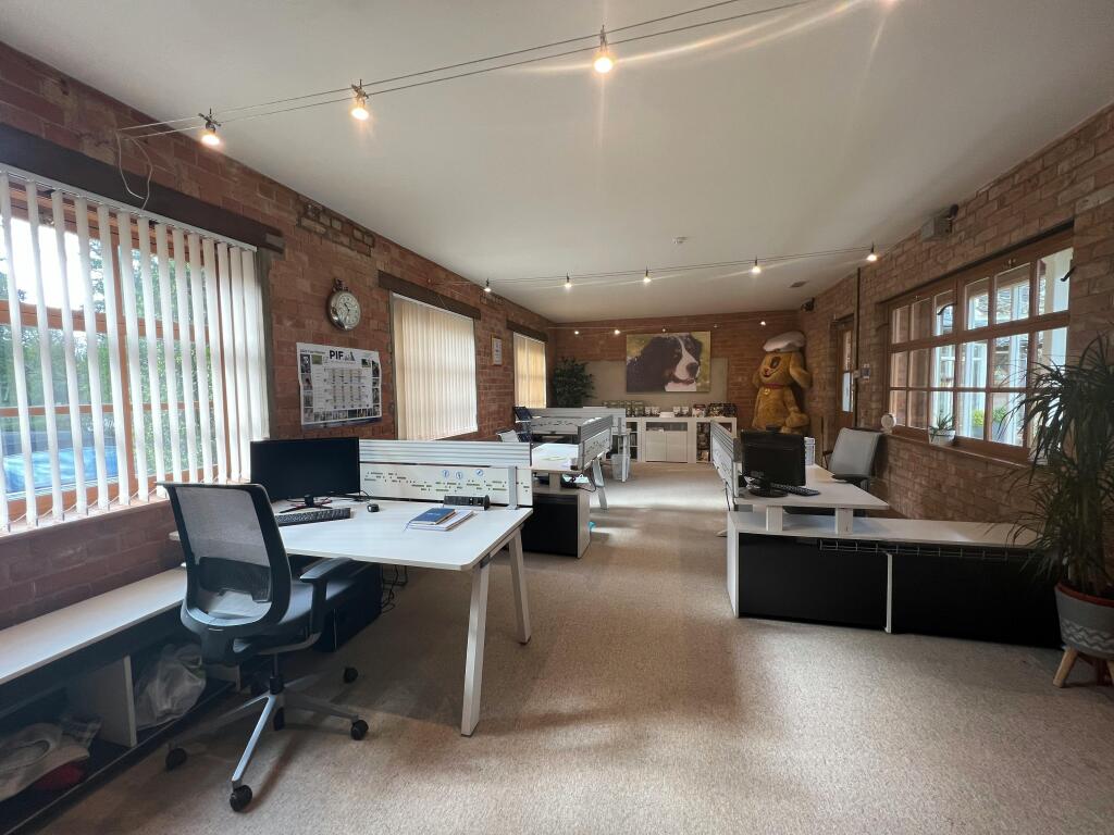 Office 8 Landscape.jpg