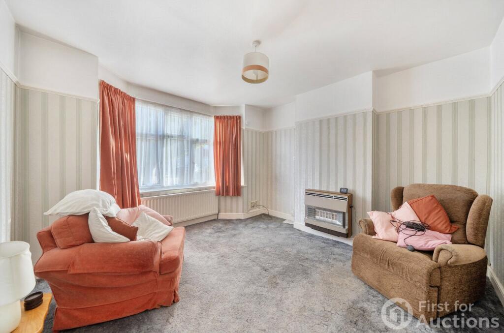House in Houghton Regis, Central Bedfordshire - View 2