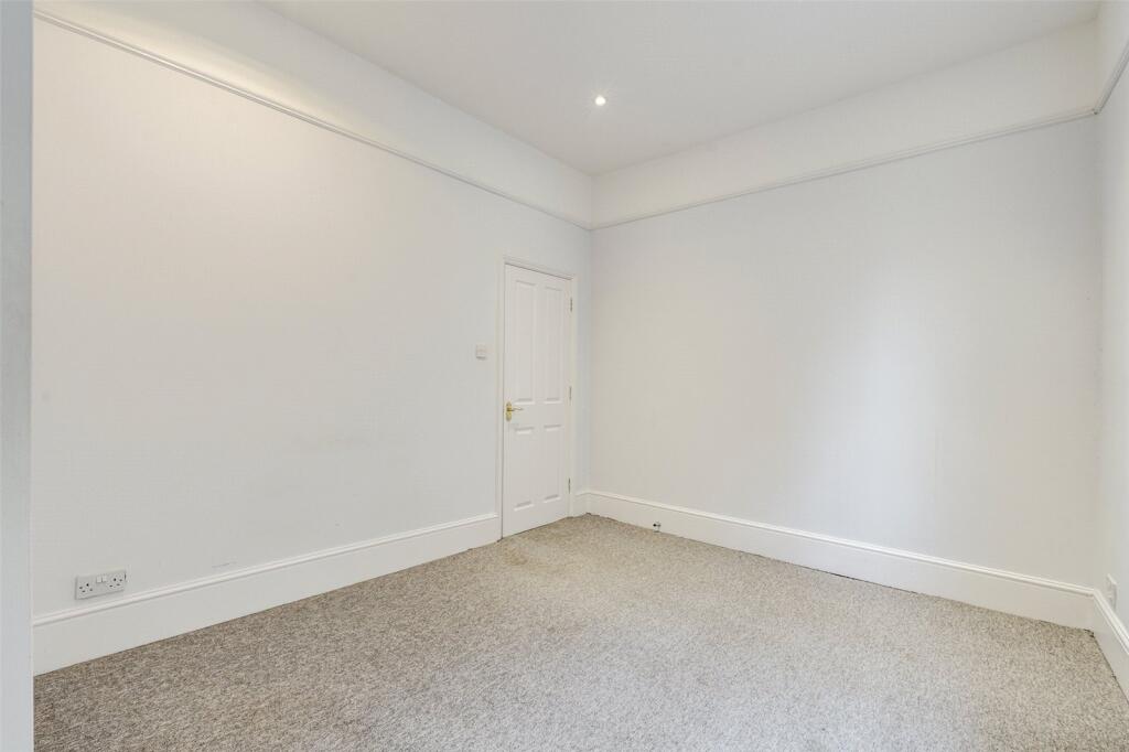 Apartment in Worthing, West Sussex - View 4