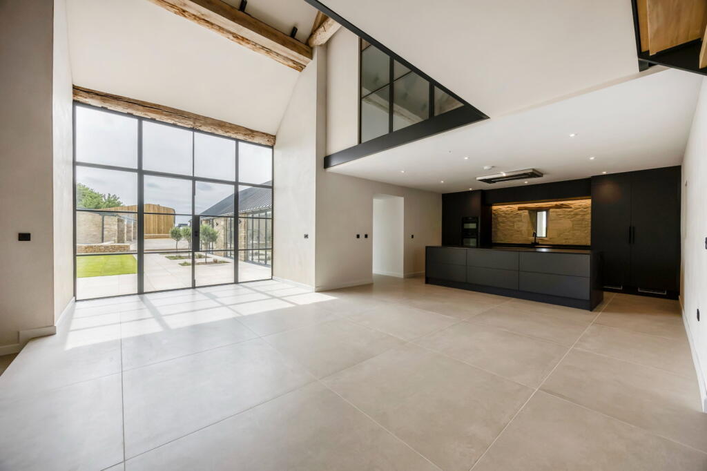 House in Swindon - View 4