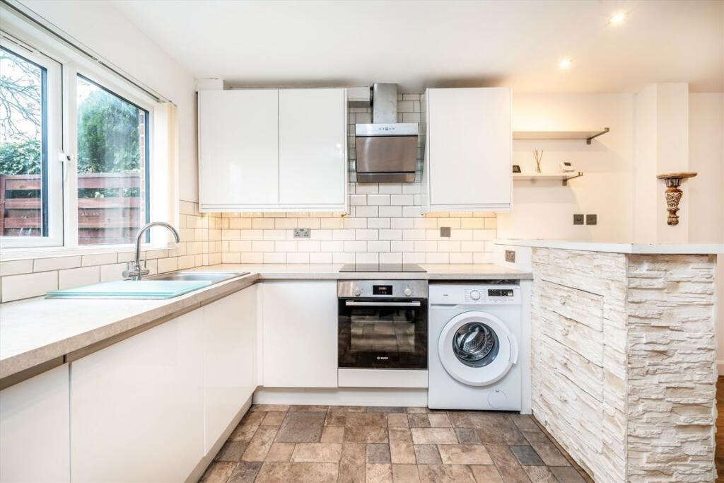 House in London, Worton - View 4
