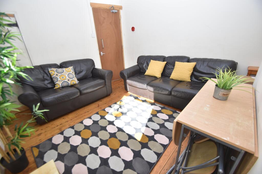 House in Cardiff, Maindy, Cathays - View 3