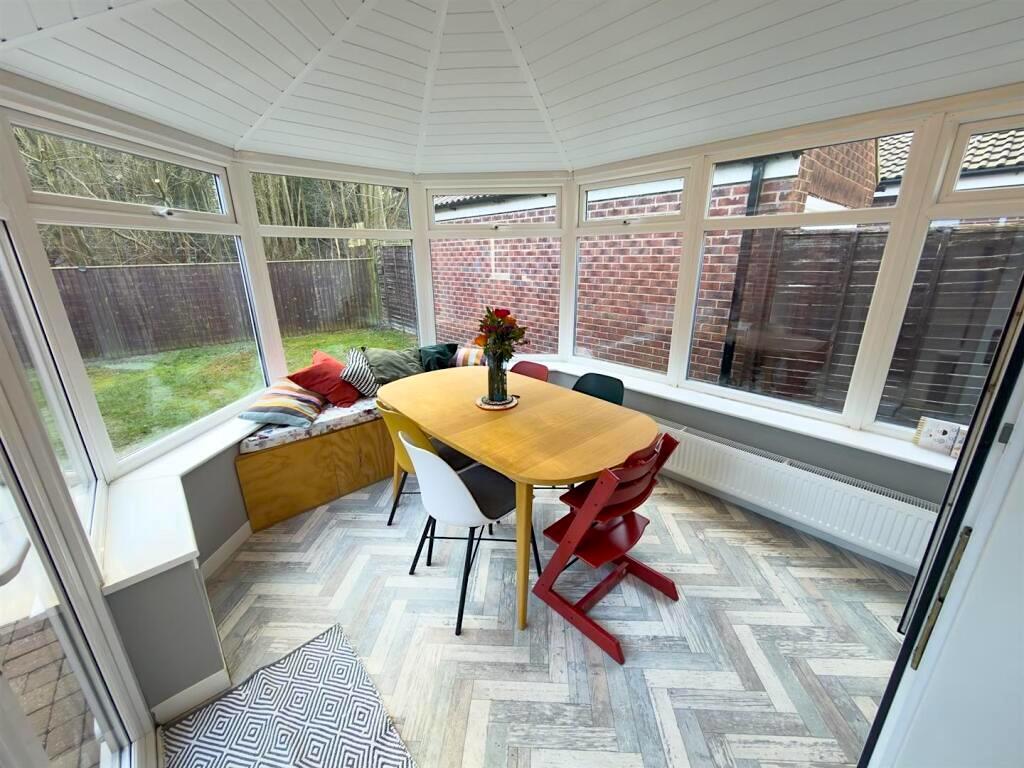Boothroyd Drive, Meanwood, Leeds, West Yorkshire. photo 3
