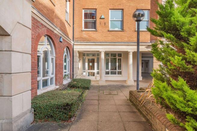 Oxford Square, Oxford Street, Newbury, RG14 1JG
