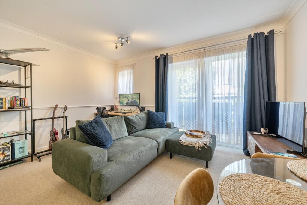 Apartment in Watford, Cassio Metro, Holywell Estate - View 3