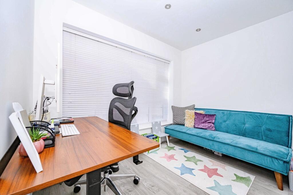 House in Luton - View 4