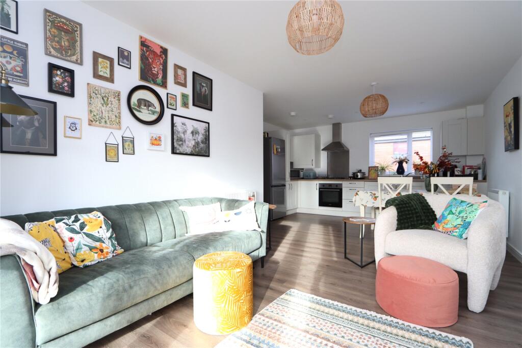 Apartment in Milton Keynes, Whitehouse - View 5